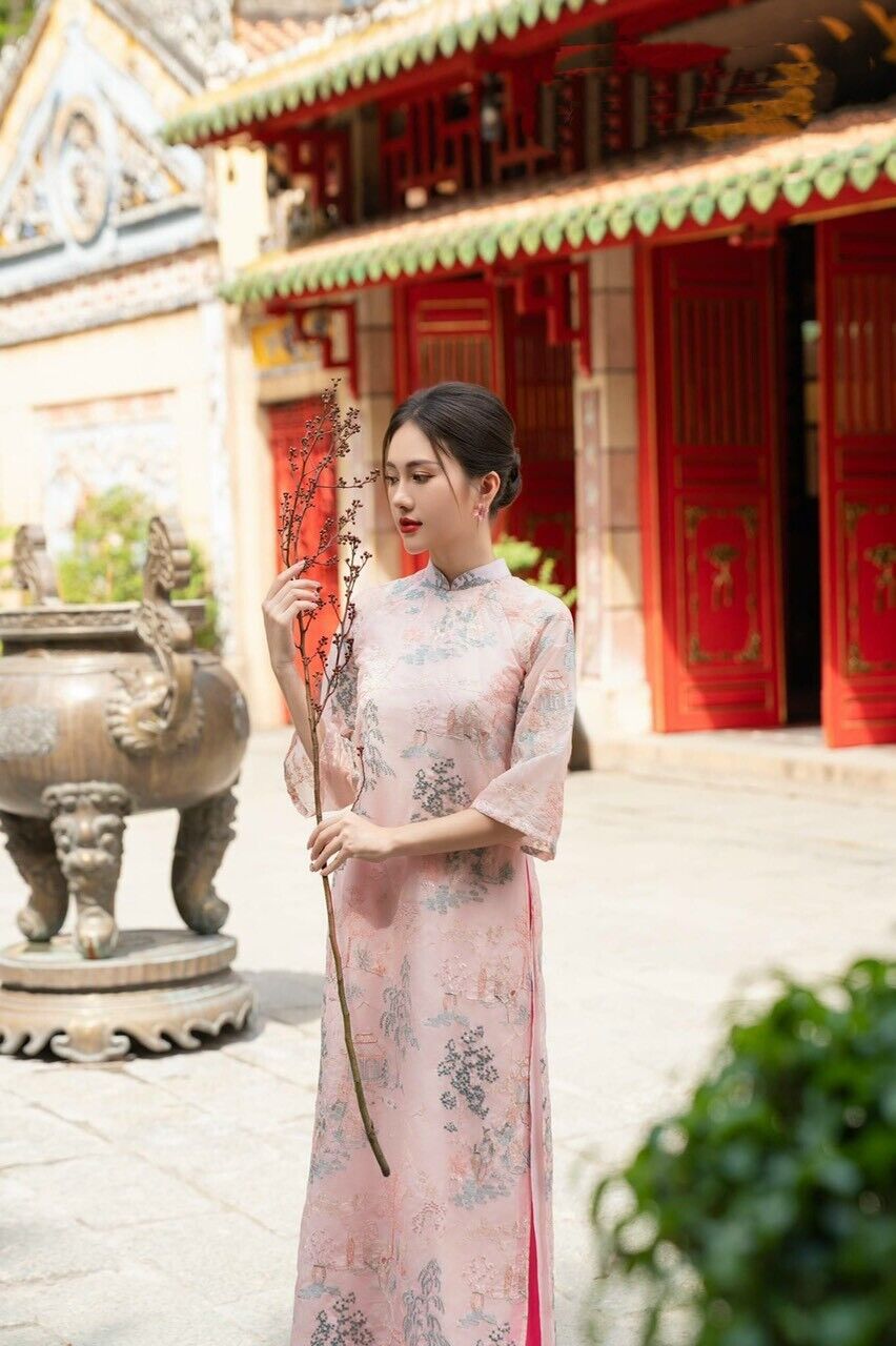 Vietnamese embroidered ao dai for women- Ao dai cach tan