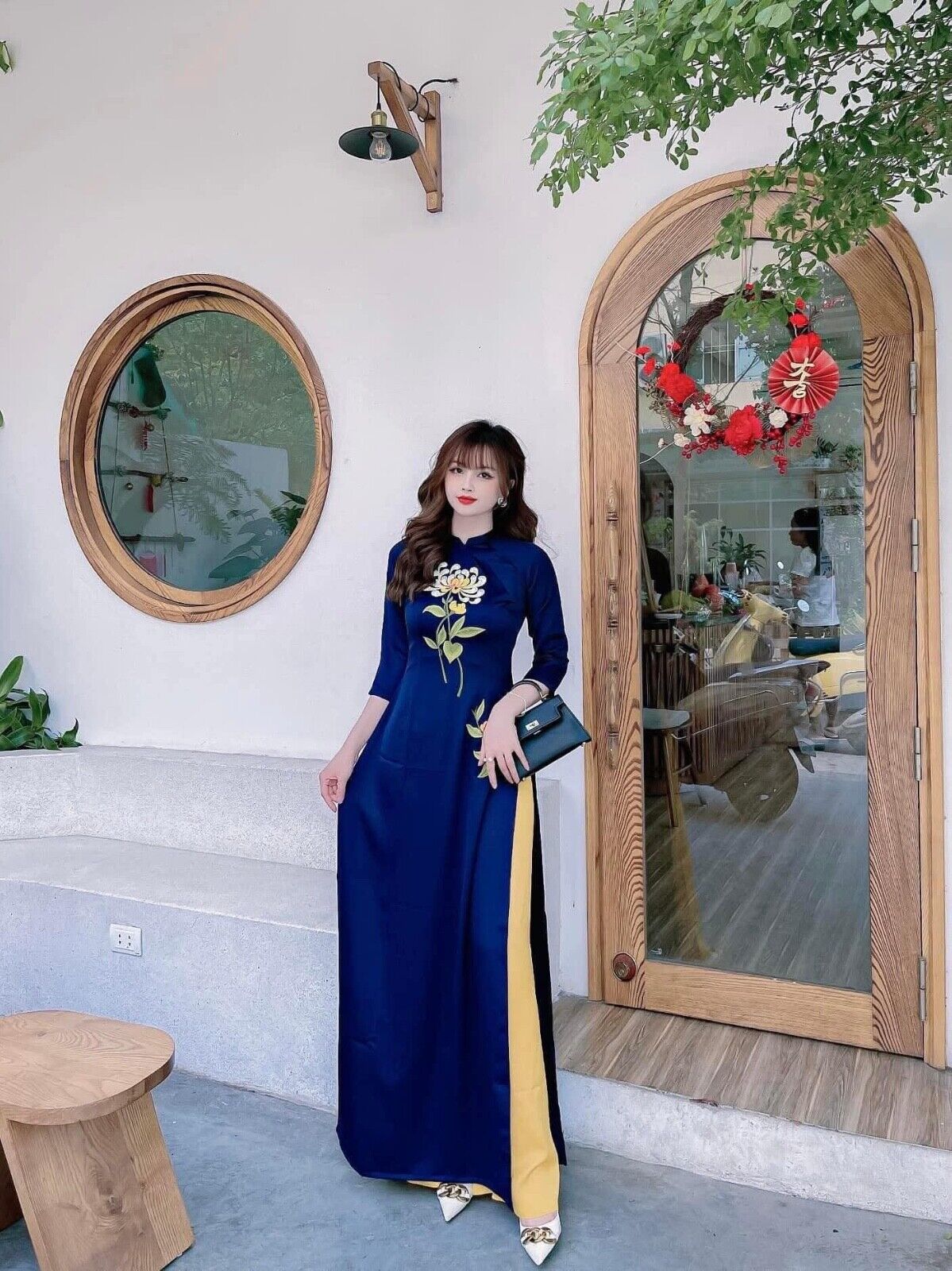 Vietnamese embroidered silk Ao dai
