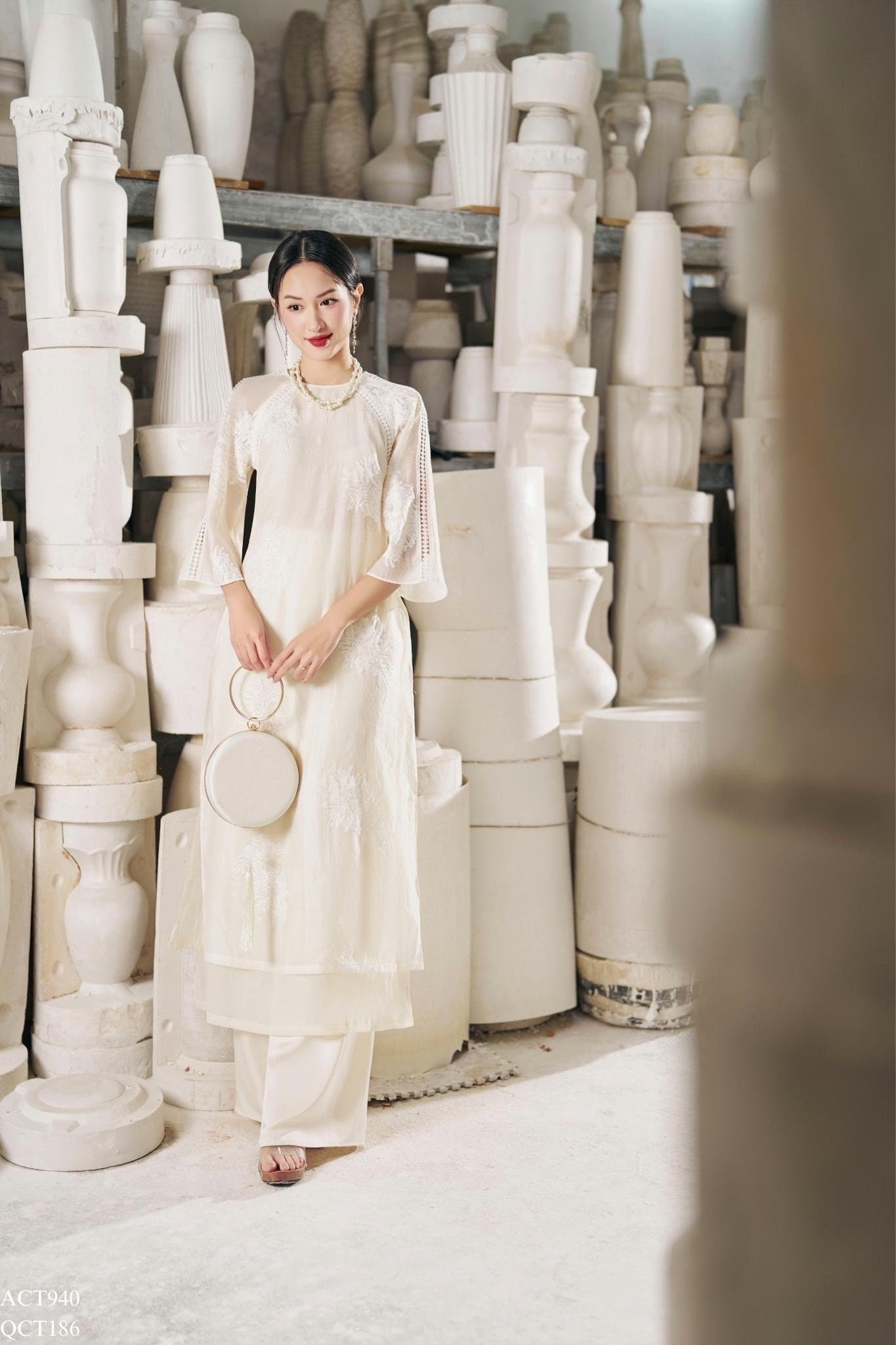 Vietnamese modern ao dai in white/ cream colour- Ao Dai loose fit, big aodaiUK Vietnamese modern ao dai in white/ cream colour- Ao Dai loose fit, big aodaiUK