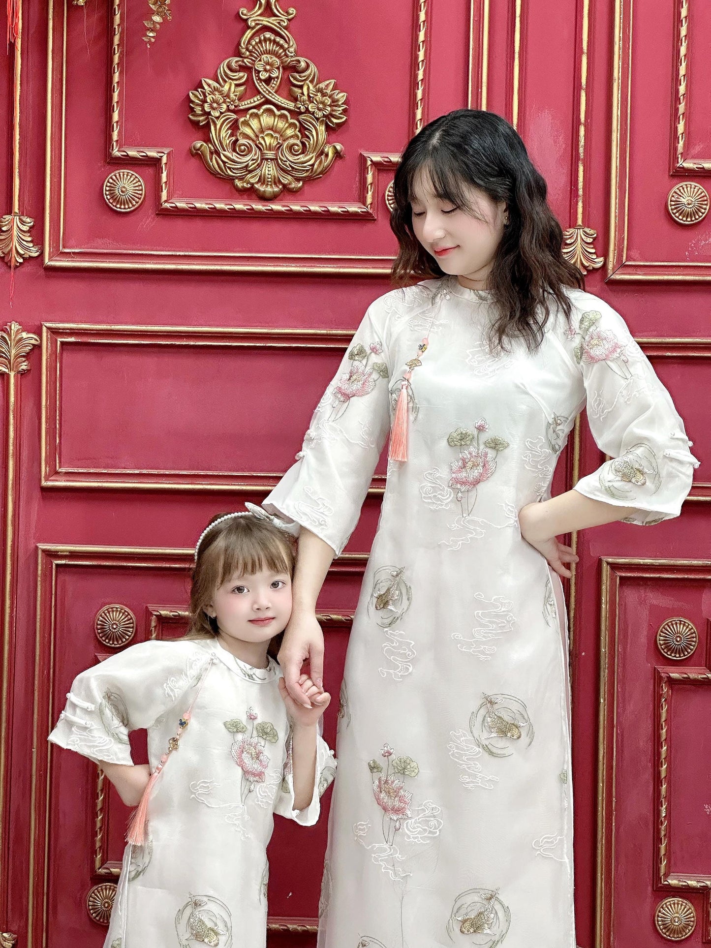 Women and kid matching áo dài- Ao dai cach tan