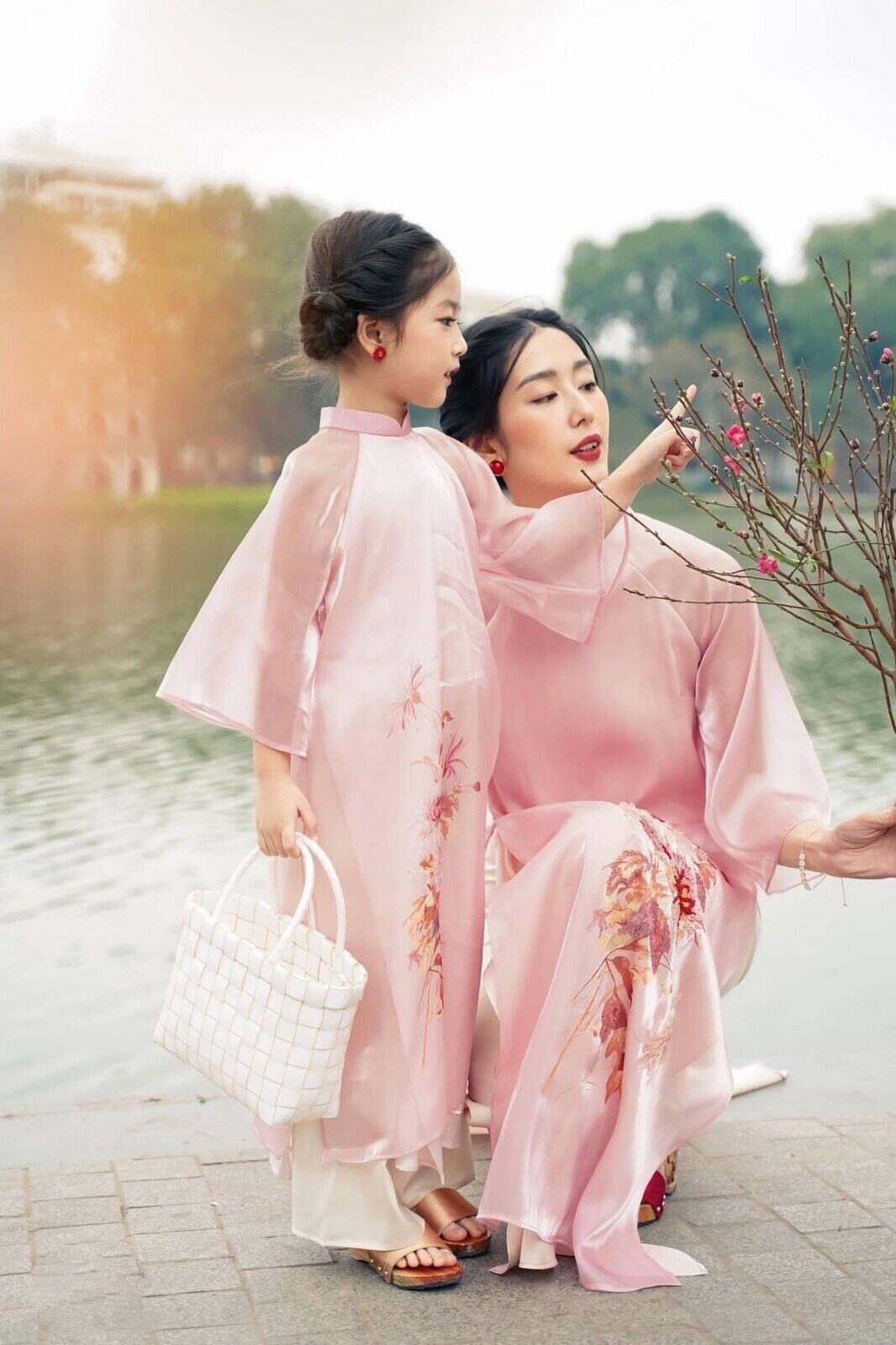 WOMAN AND KID MATCHING AO DAI - MOTHER DAUGHTER MACTHING CLOTHES