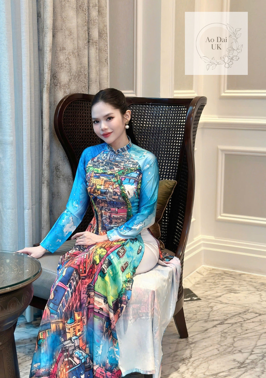 London landmark - Ao dai for women- Vietnamese traditional dress