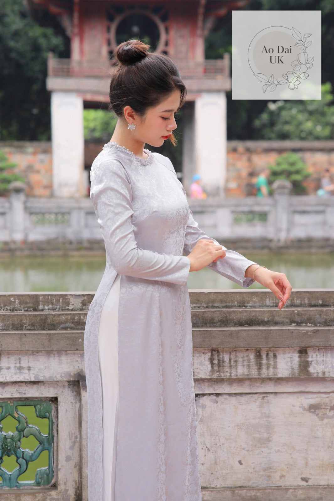 Vietnamese jacquard silk Ao dai with pearl collar S-3XL