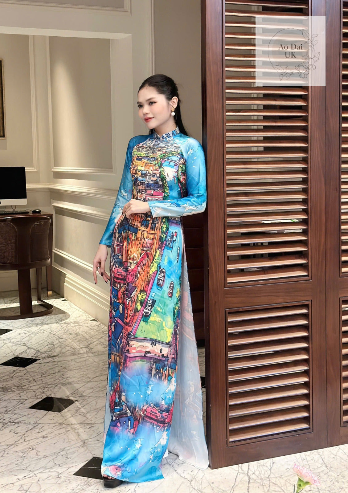 London landmark - Ao dai for women- Vietnamese traditional dress