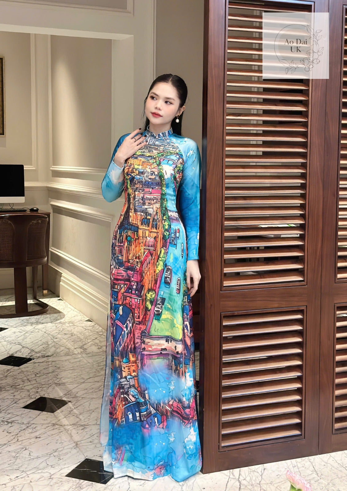 London landmark - Ao dai for women- Vietnamese traditional dress