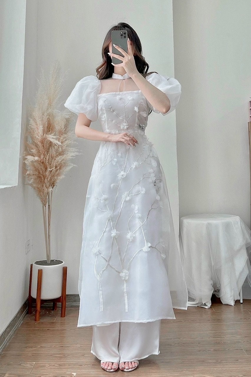 Vietnamese traditional áo dài with 3D flowers - white áo dai, wedding áo dai