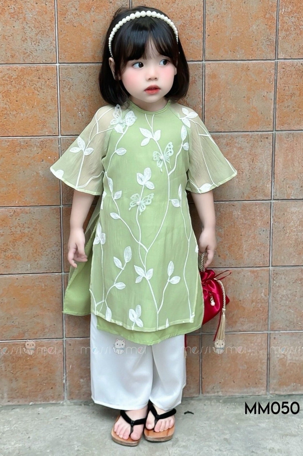 Vietnamese áo dài for girls- Ao dai cach tan