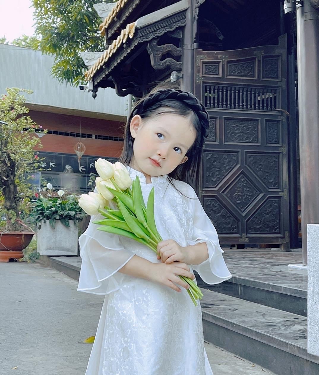 Vietnamese áo dài for girls- Ao dai cach tan