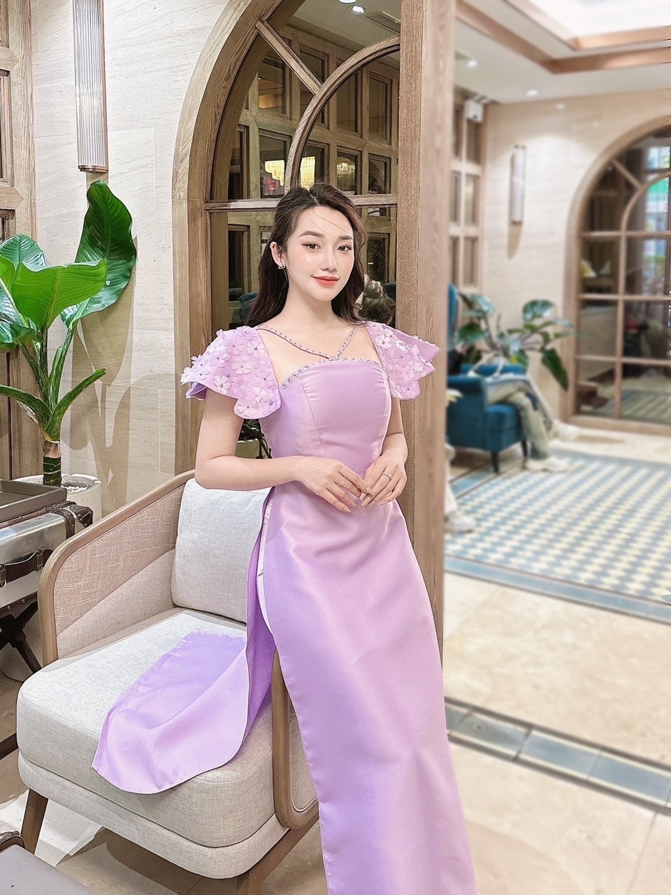 Vietnamese traditional áo dài with 3D flower embellishments- Ao Dai cach tan