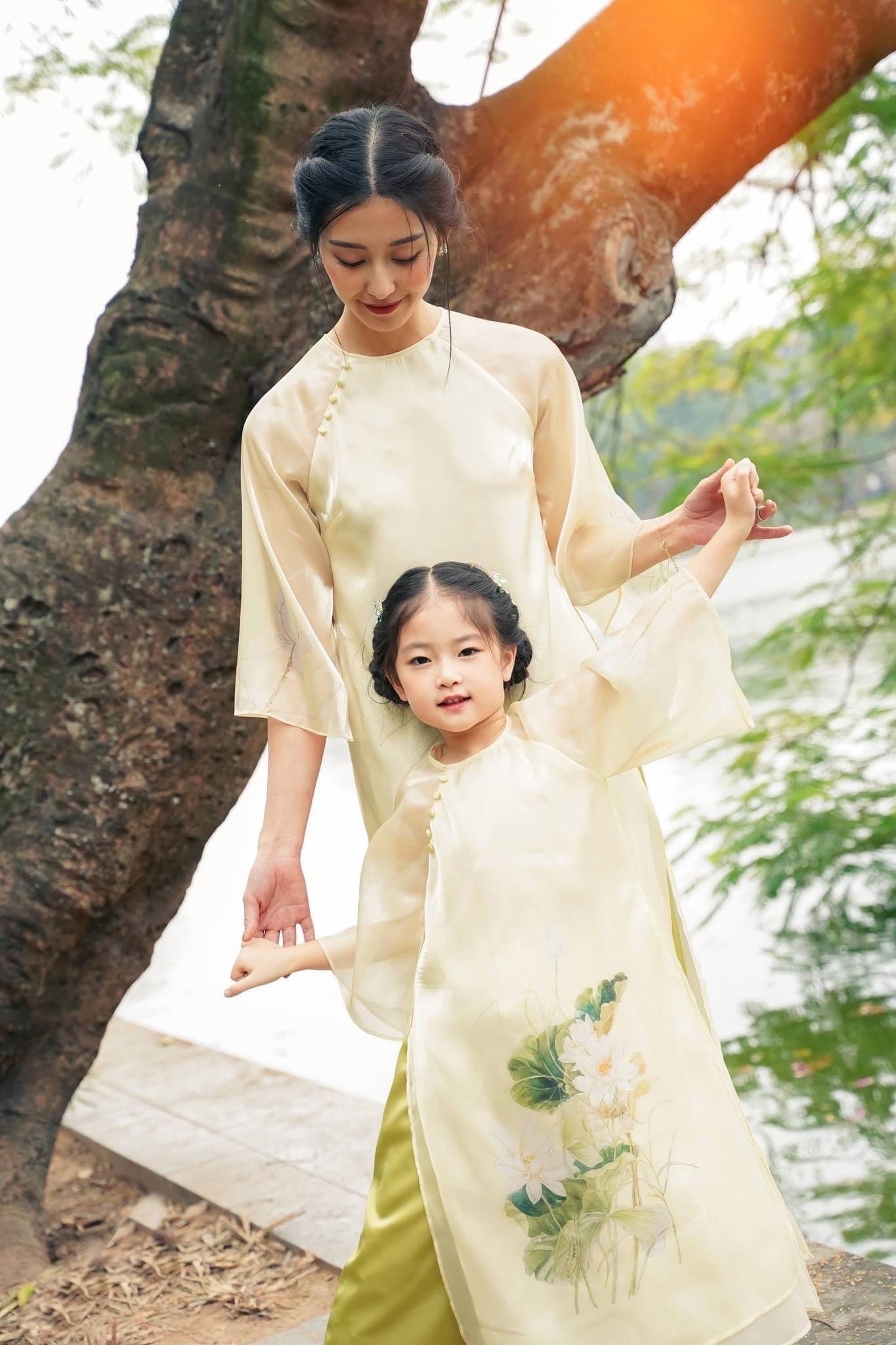 Women and kid ao dai- Ao dai cach tan- Mom and kid matching