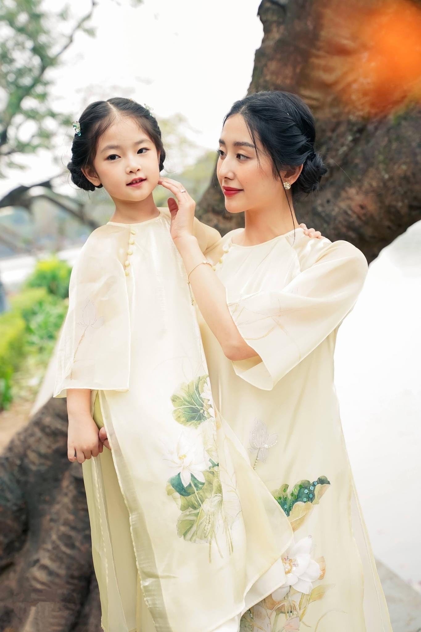 Women and kid ao dai- Ao dai cach tan- Mom and kid matching