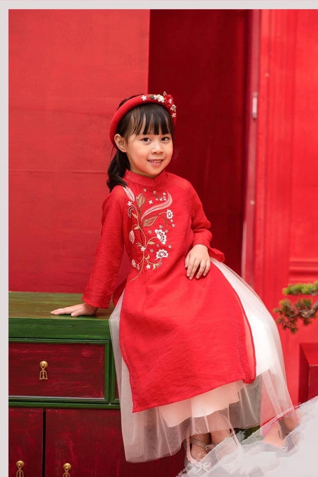 Vietnamese áo dài for girls- Ao dai cach tan