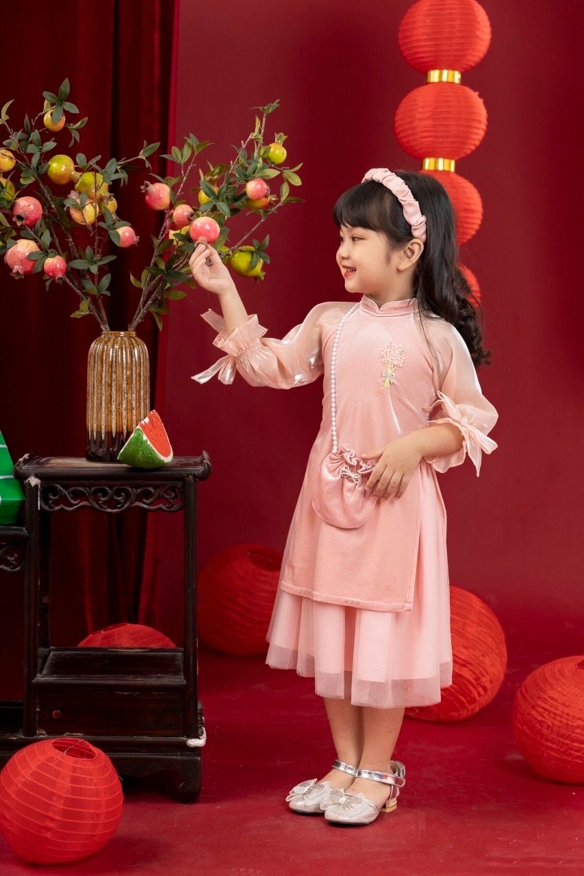 Vietnamese áo dài for girls- Ao dai cach tan