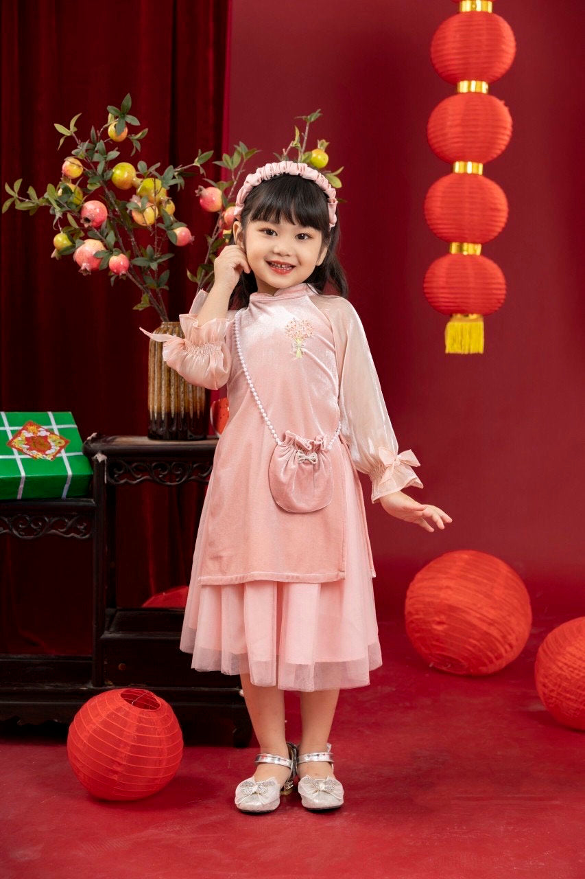 Vietnamese áo dài for girls- Ao dai cach tan