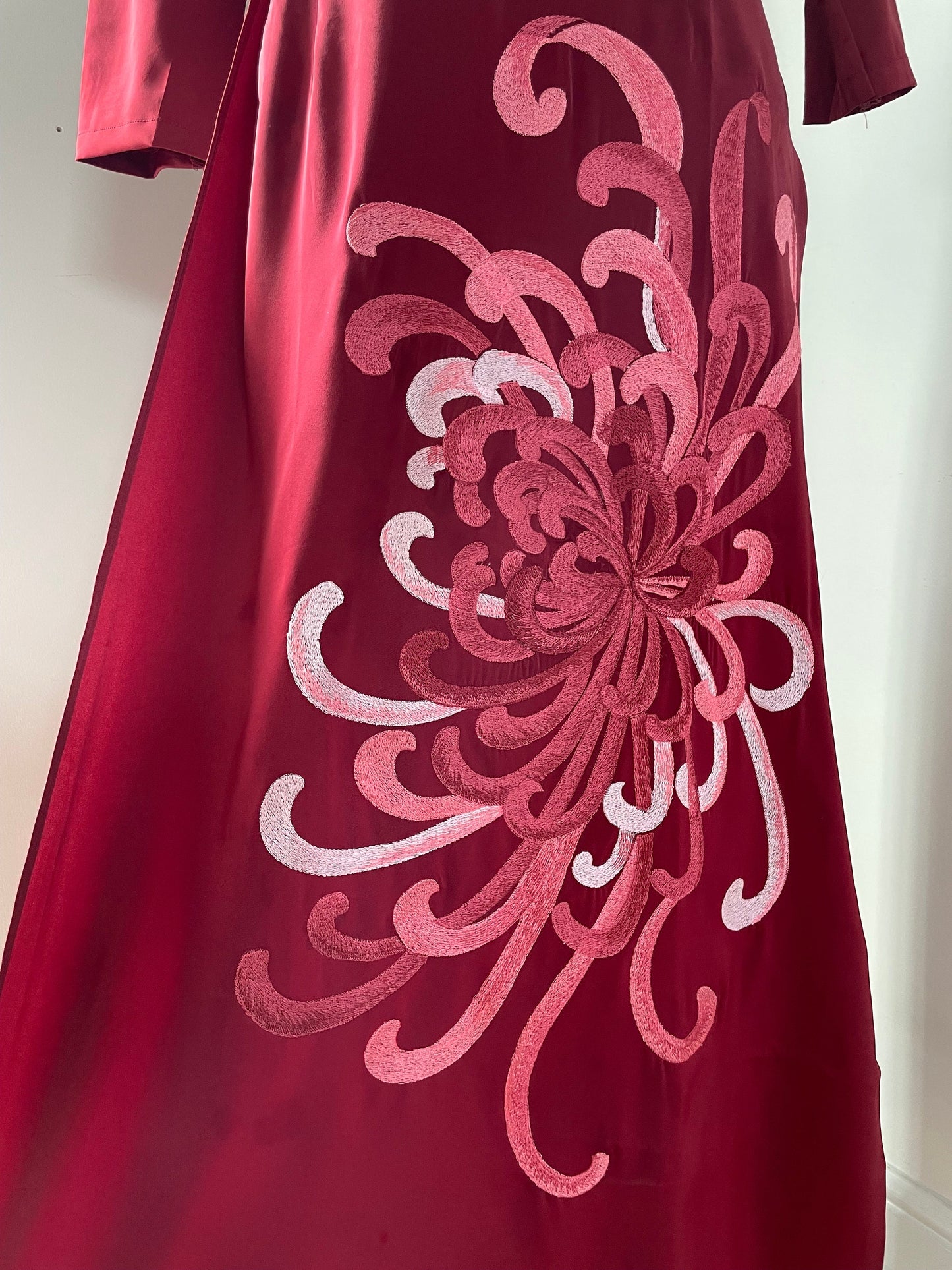 Vietnamese traditional áo dài with embroidered flower- red áo dai, wedding áo dai