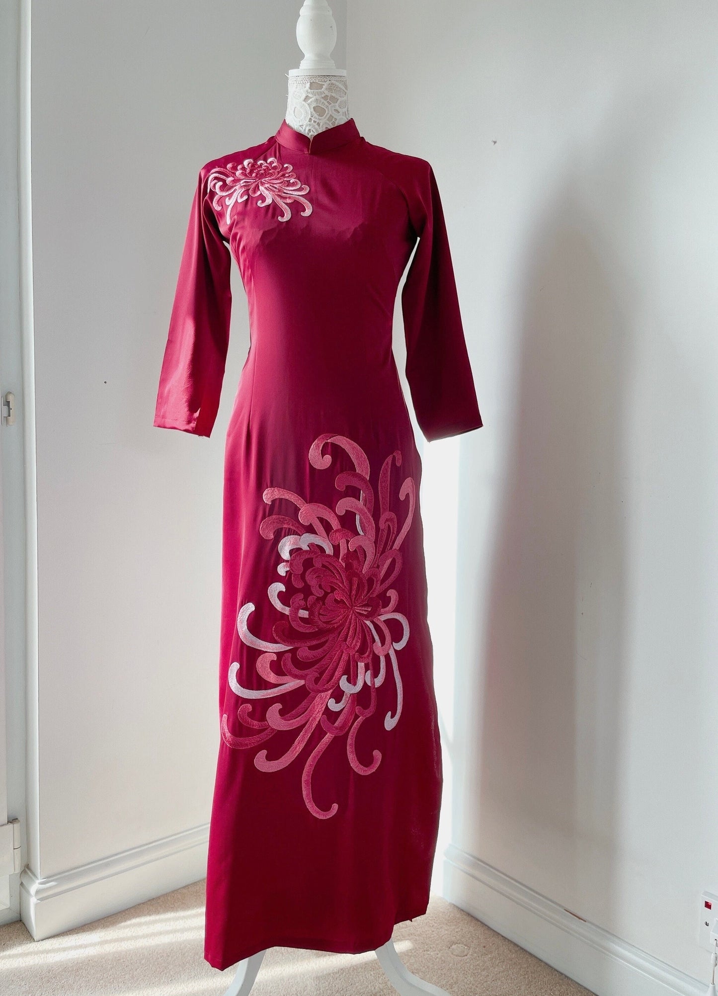 Vietnamese traditional áo dài with embroidered flower- red áo dai, wedding áo dai