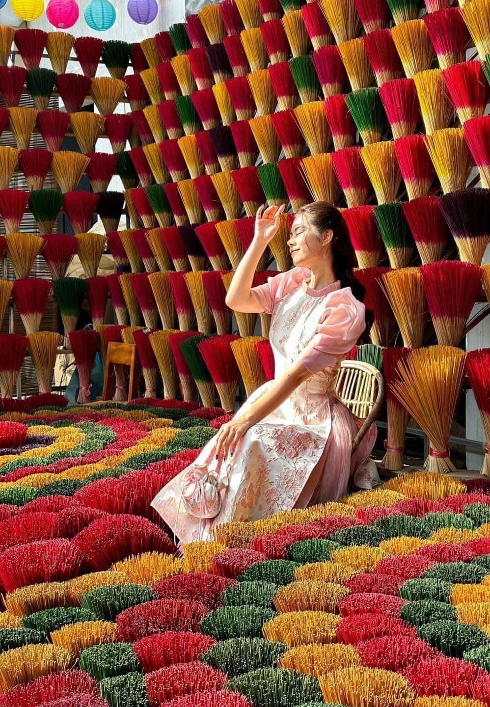 Vietnamese modern Ao dai - Ao dai cach tan