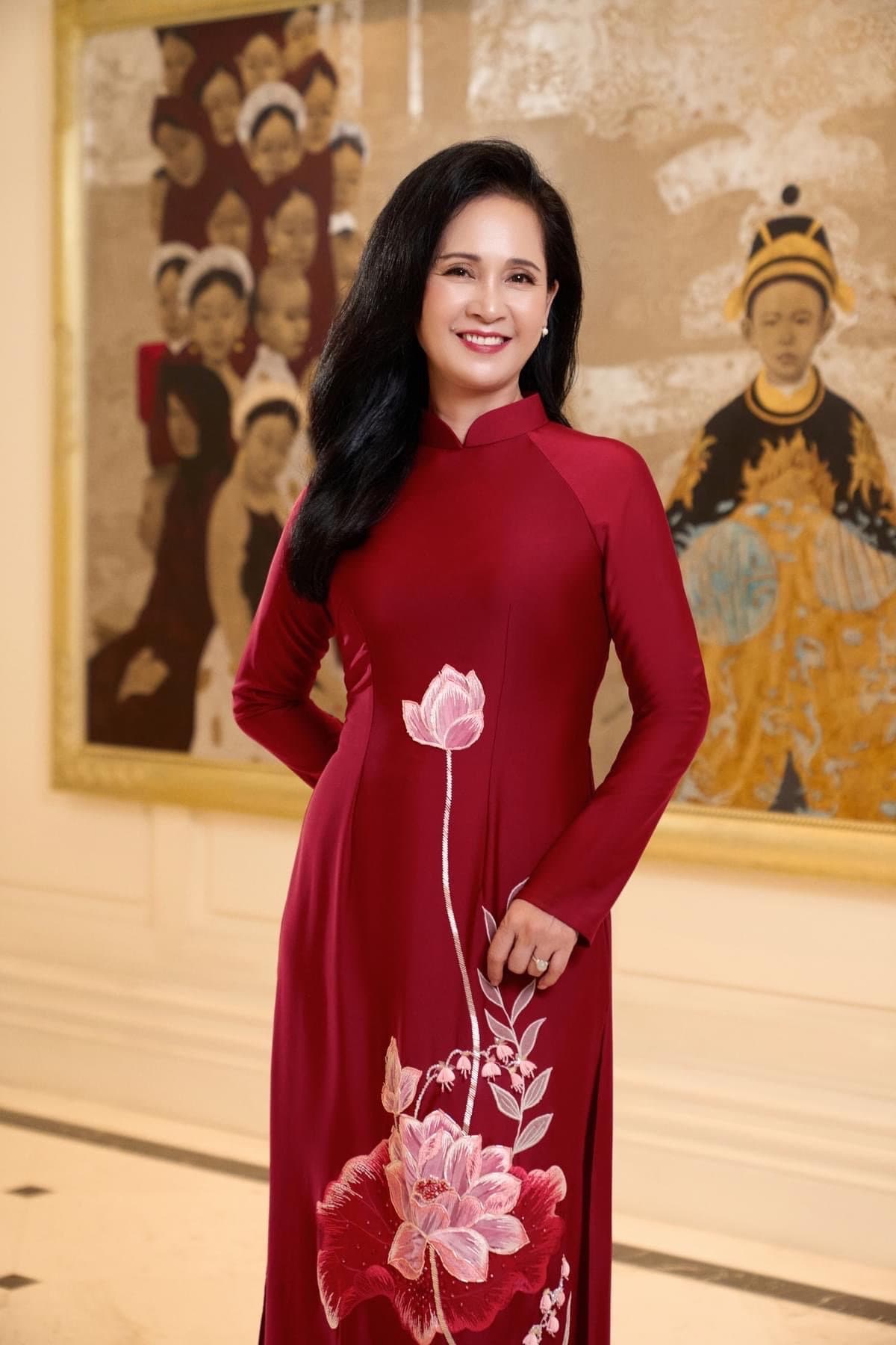 Vietnamese traditional ao dai with lotus embroidery - Ao Dai loose fit, big sizes, over sizes