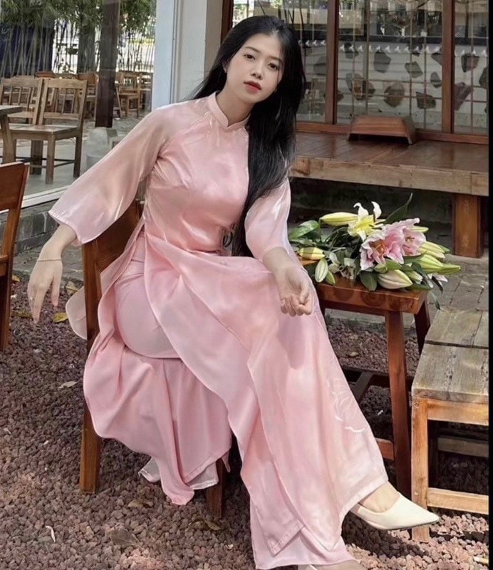 Vietnamese traditional áo dài with embroidered lotus- pink áo dai, wedding áo dai