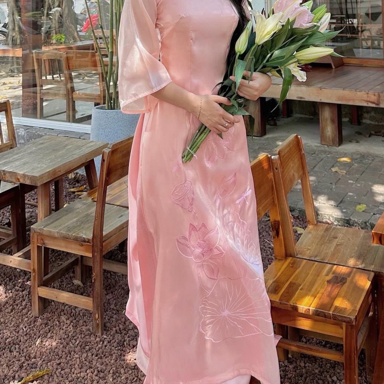 Vietnamese traditional áo dài with embroidered lotus- pink áo dai, wedding áo dai