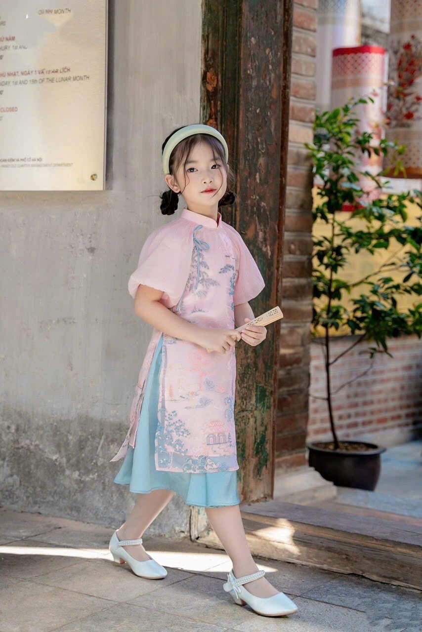 Vietnamese áo dài for girls- Ao dai cach tan