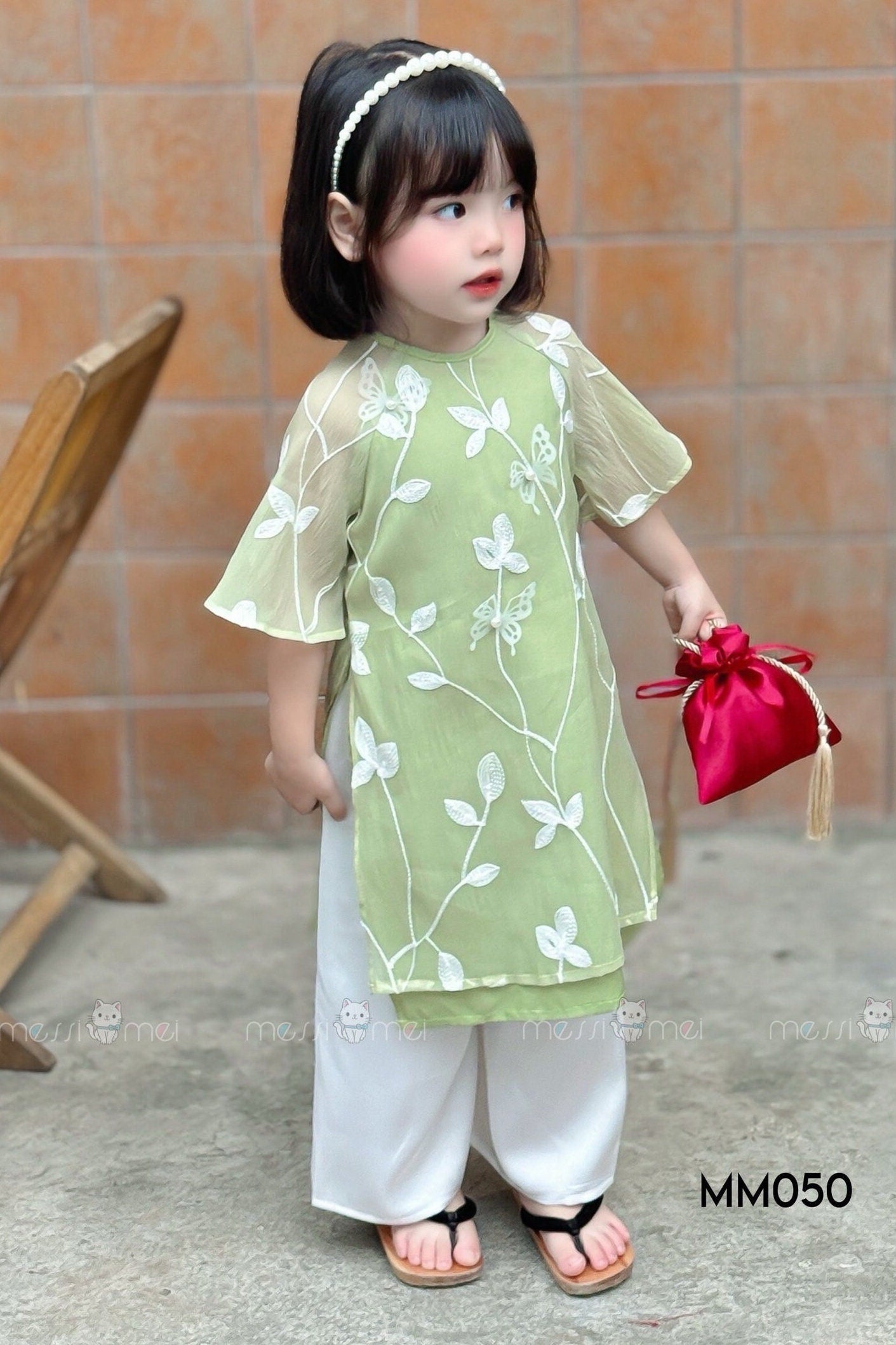 Vietnamese áo dài for girls- Ao dai cach tan