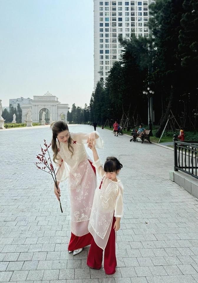 Women and kid ao dai- Ao dai cach tan- Mom and kid matching