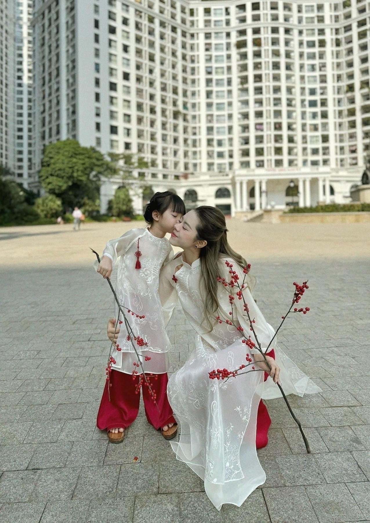 Women and kid ao dai- Ao dai cach tan- Mom and kid matching