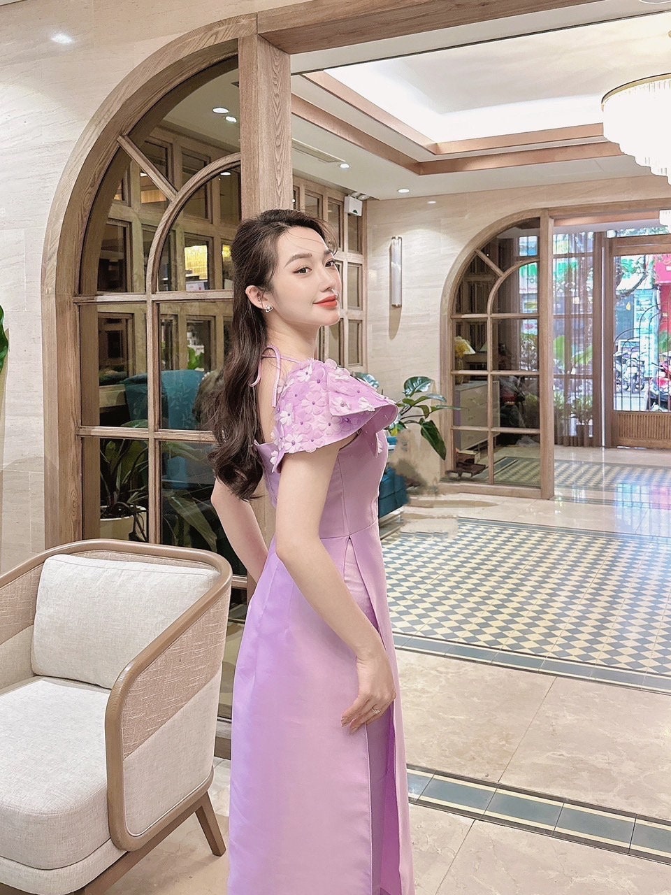 Vietnamese traditional áo dài with 3D flower embellishments- Ao Dai cach tan