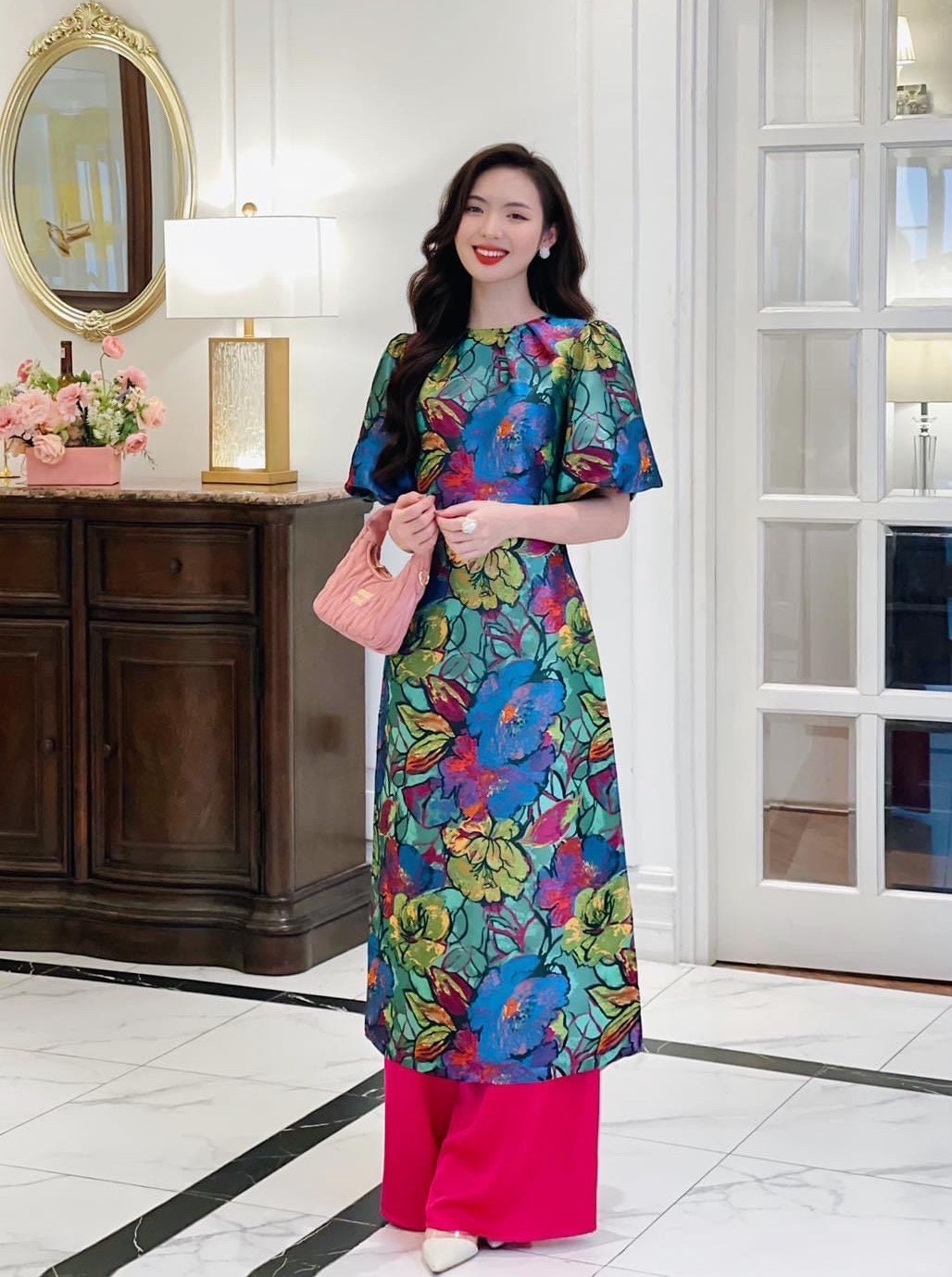 Modern ao dai with floral patterns- Ao dai cach tan- Vietnamese traditional dress for women