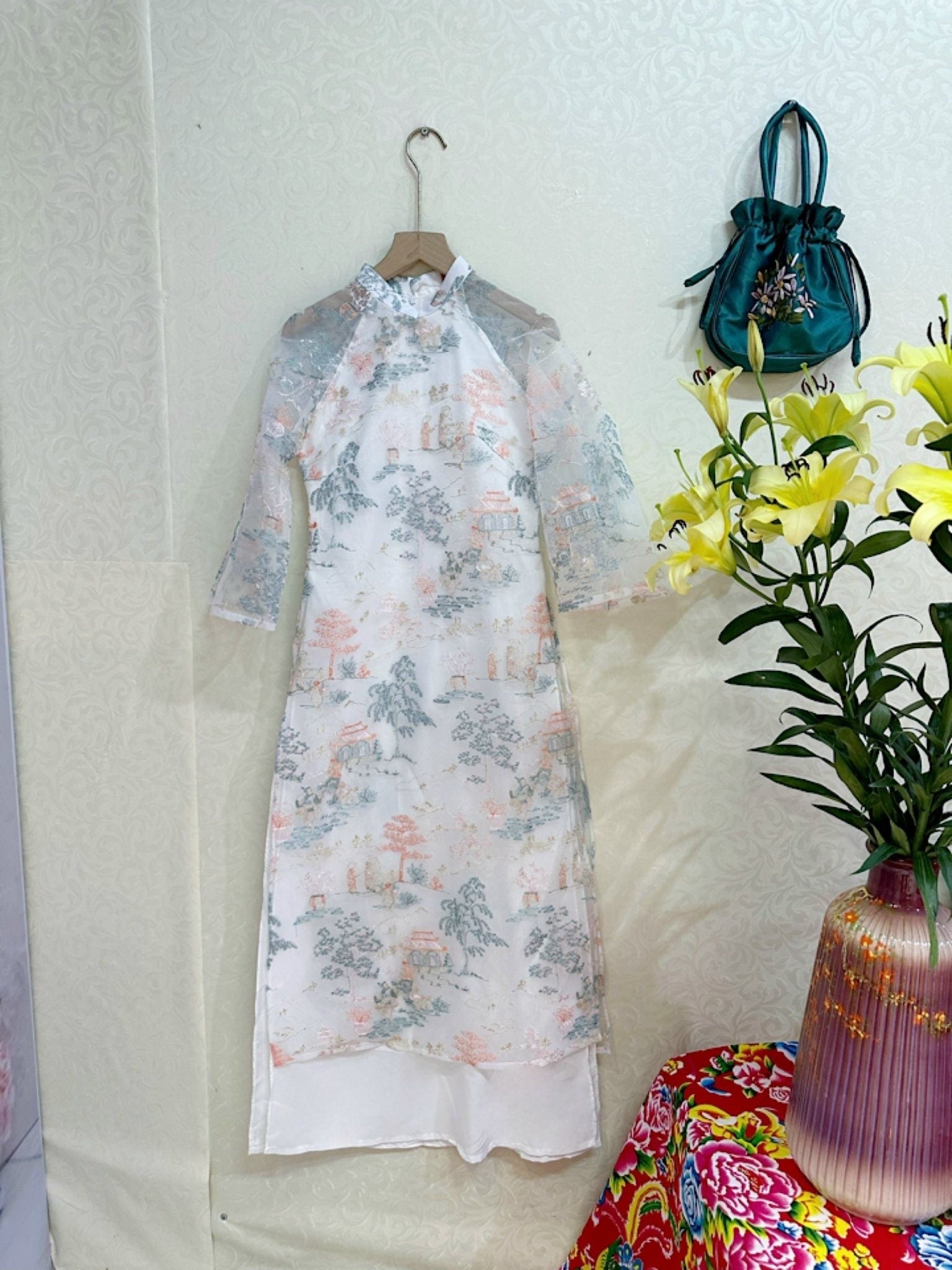 Vietnamese embroidered ao dai for women- Ao dai cach tan