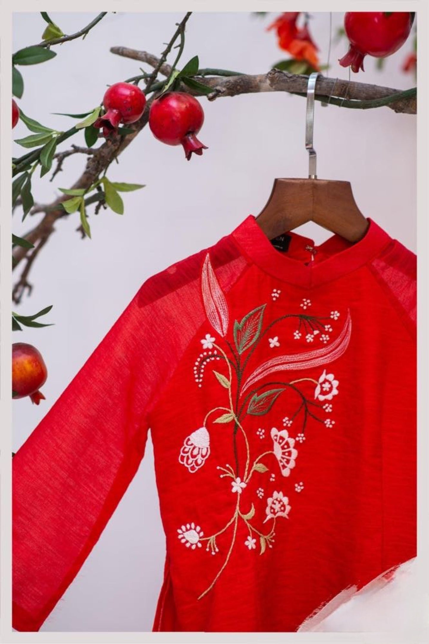 Vietnamese áo dài for girls- Ao dai cach tan