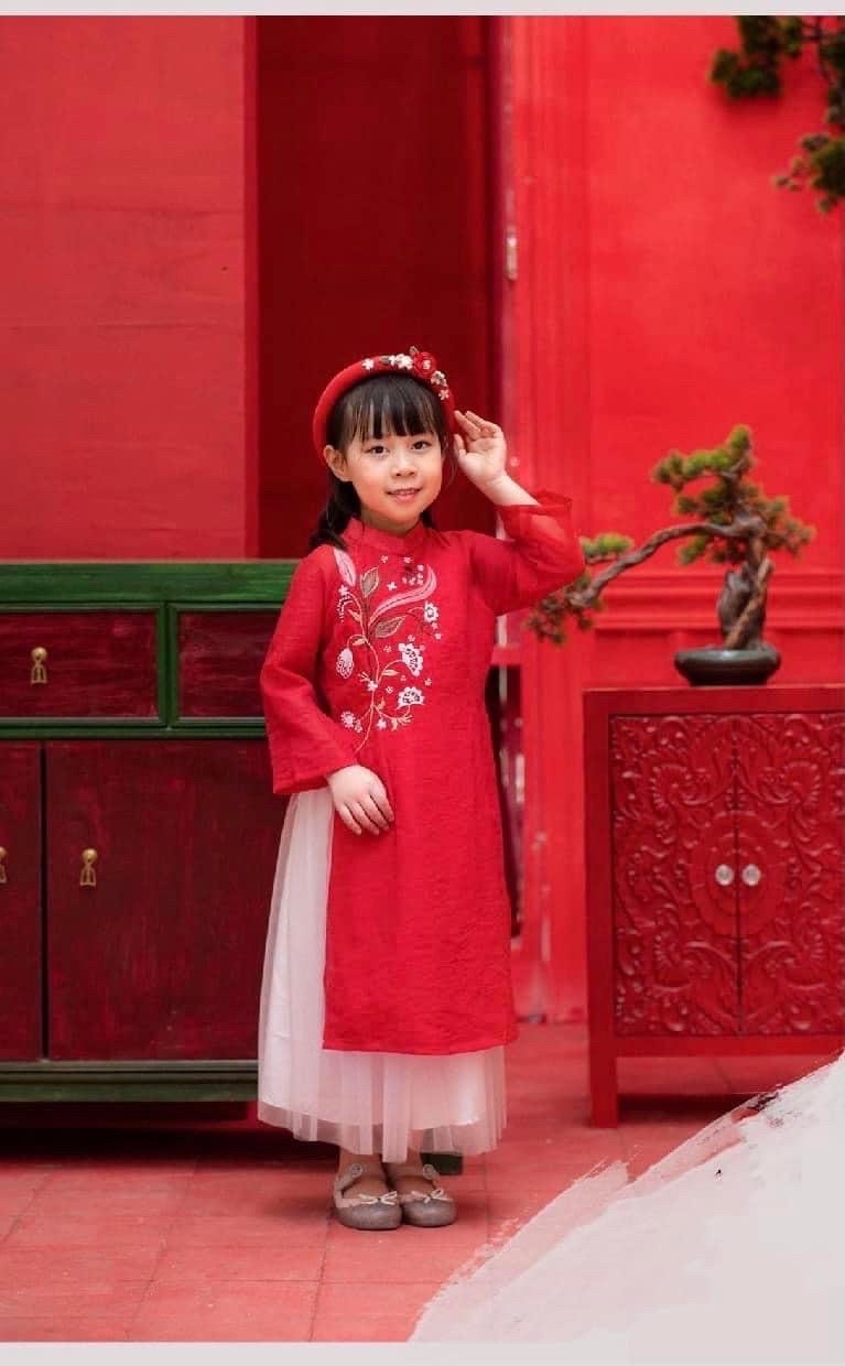 Vietnamese áo dài for girls- Ao dai cach tan