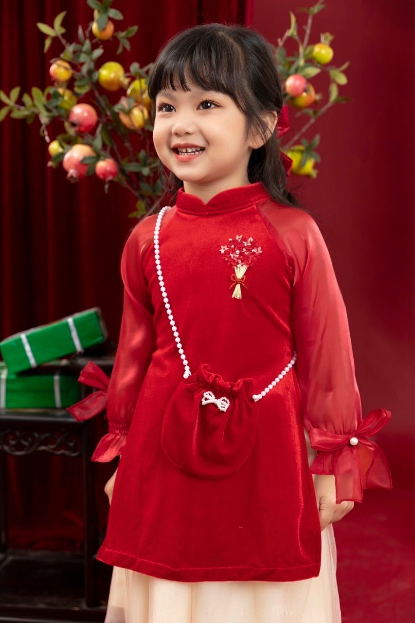 Vietnamese áo dài for girls- Ao dai cach tan