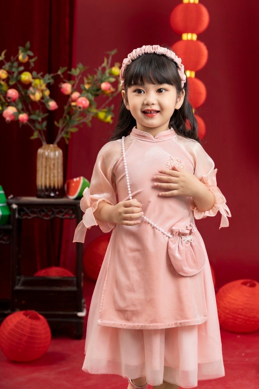 Vietnamese áo dài for girls- Ao dai cach tan