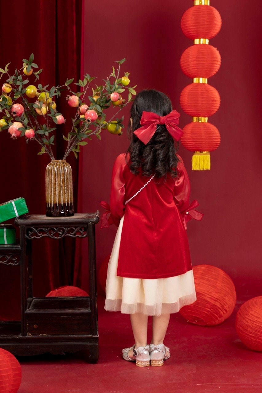 Vietnamese áo dài for girls- Ao dai cach tan