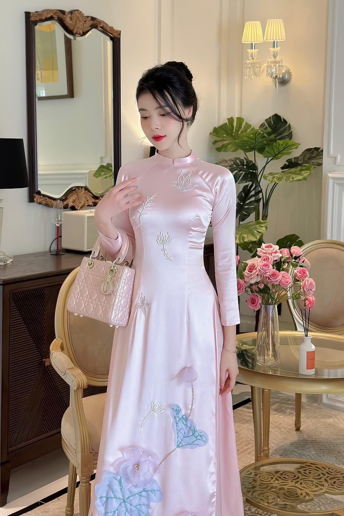 Vietnamese traditional satin silk Ao dai