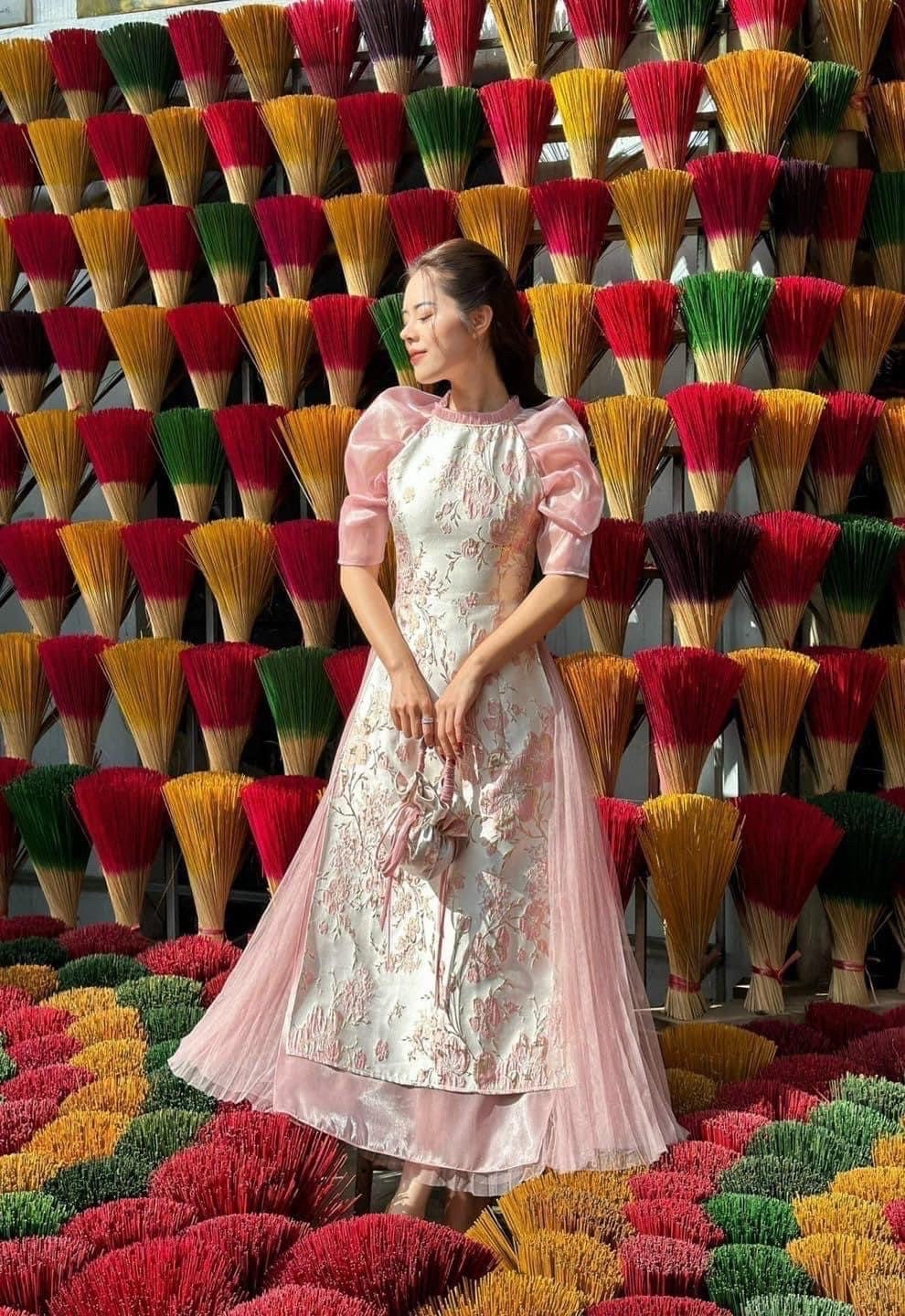 Vietnamese modern Ao dai - Ao dai cach tan