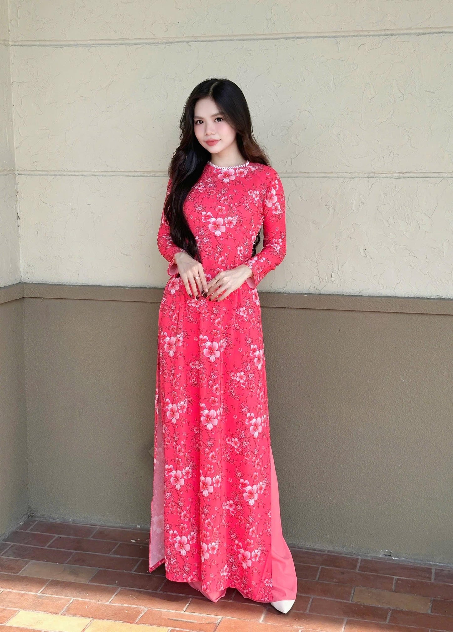 Vietnamese crepe de chine Ao dai with pearl neck