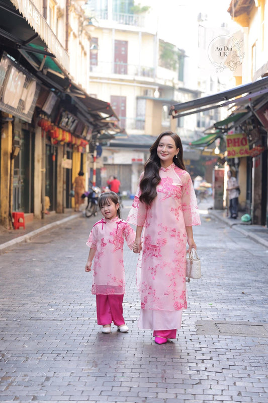 Women and kid matching áo dài- Ao dai cach tan