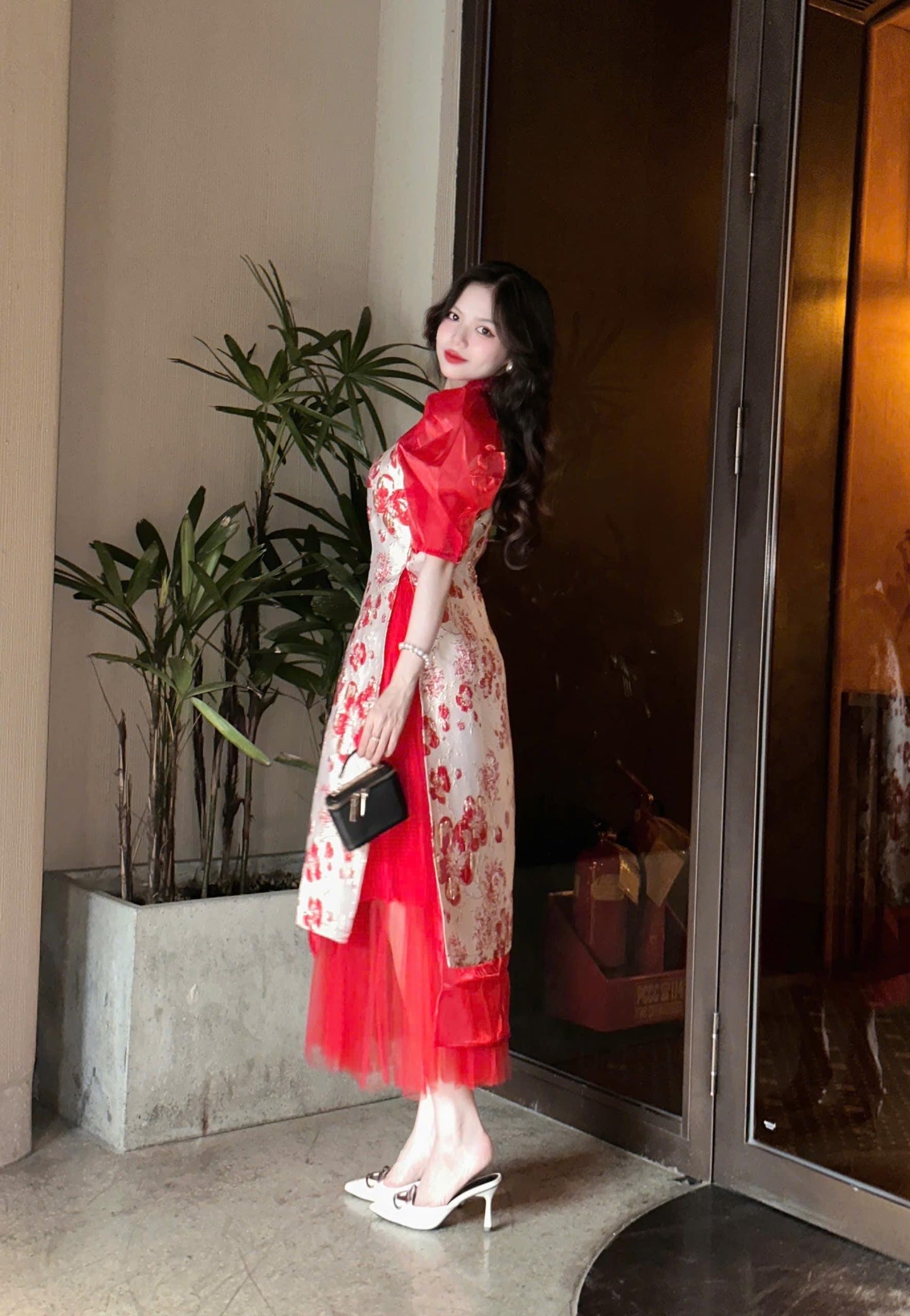 Vietnamese modern Ao dai - Ao dai cach tan