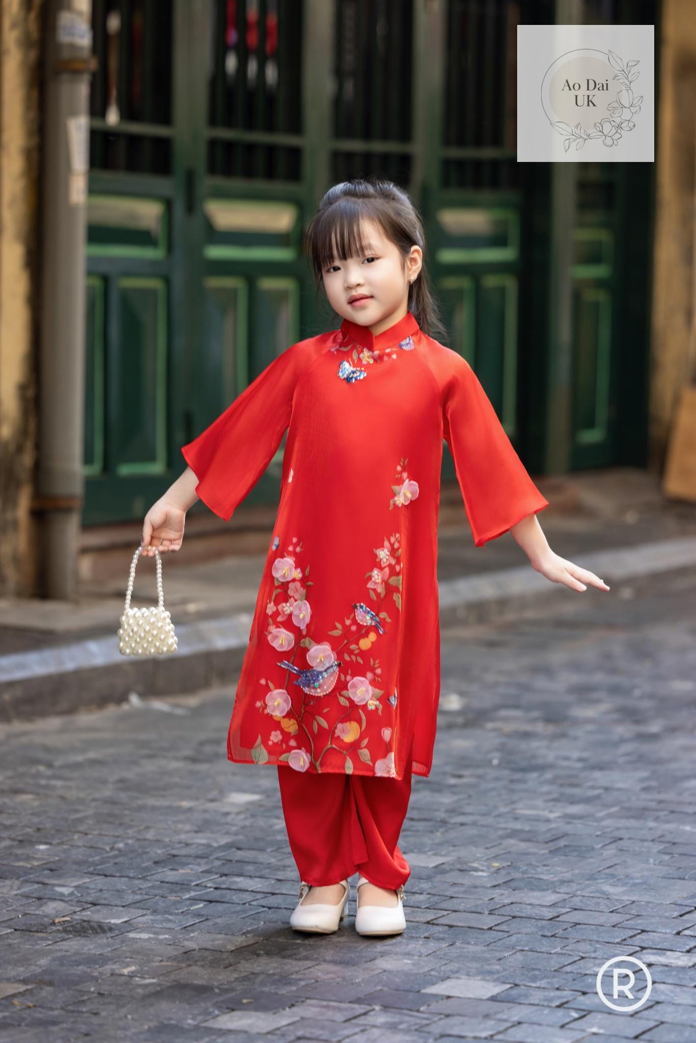 Women and kid matching áo dài- Ao dai cach tan