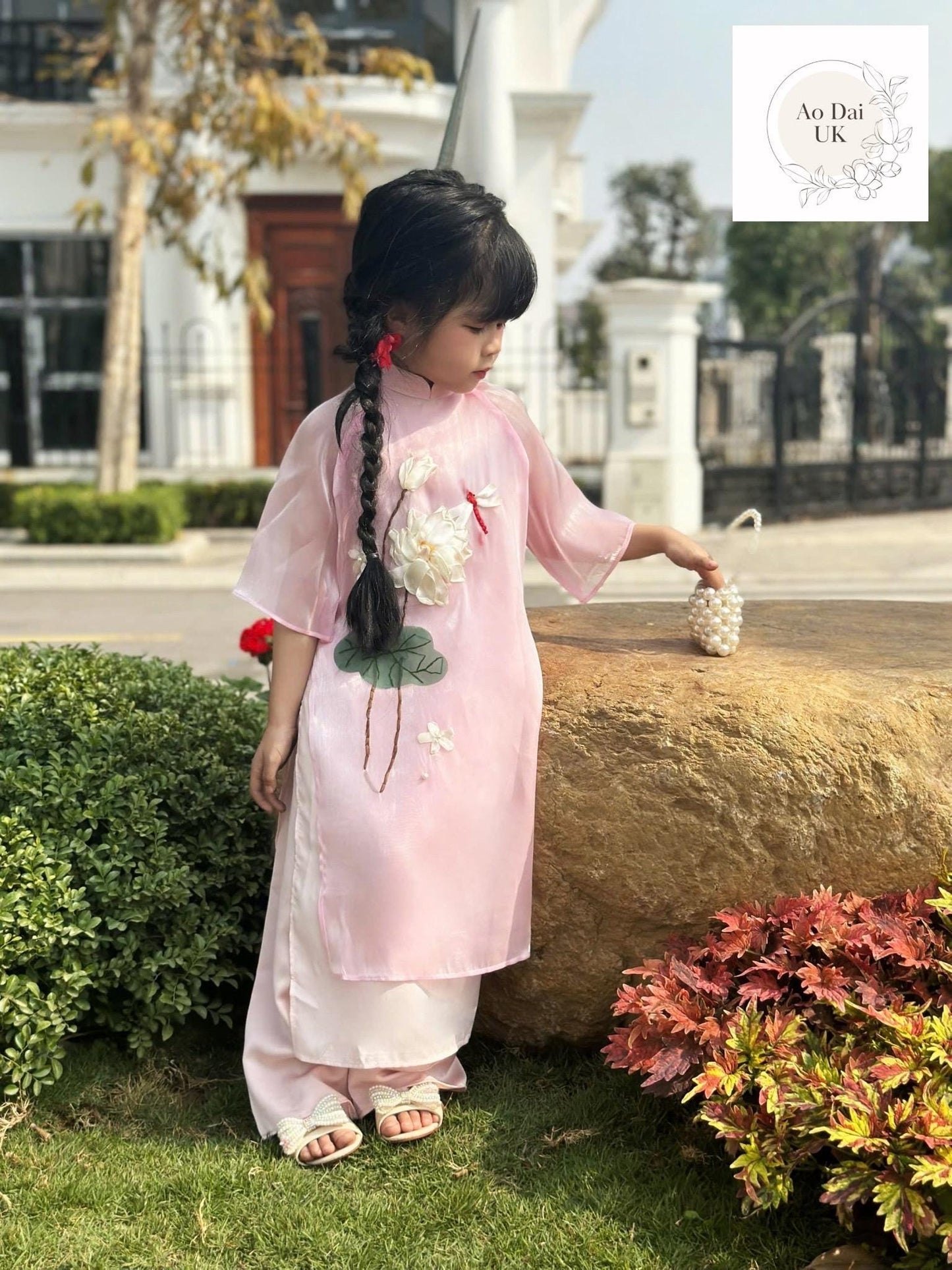 Embroidered áo dài for girls- Ao dai cach tan