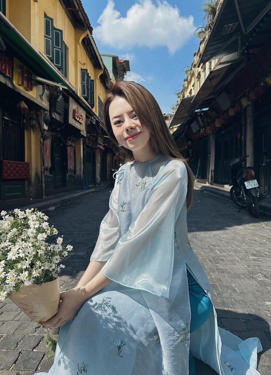 CLEARANCE- Size M- Women áo dài