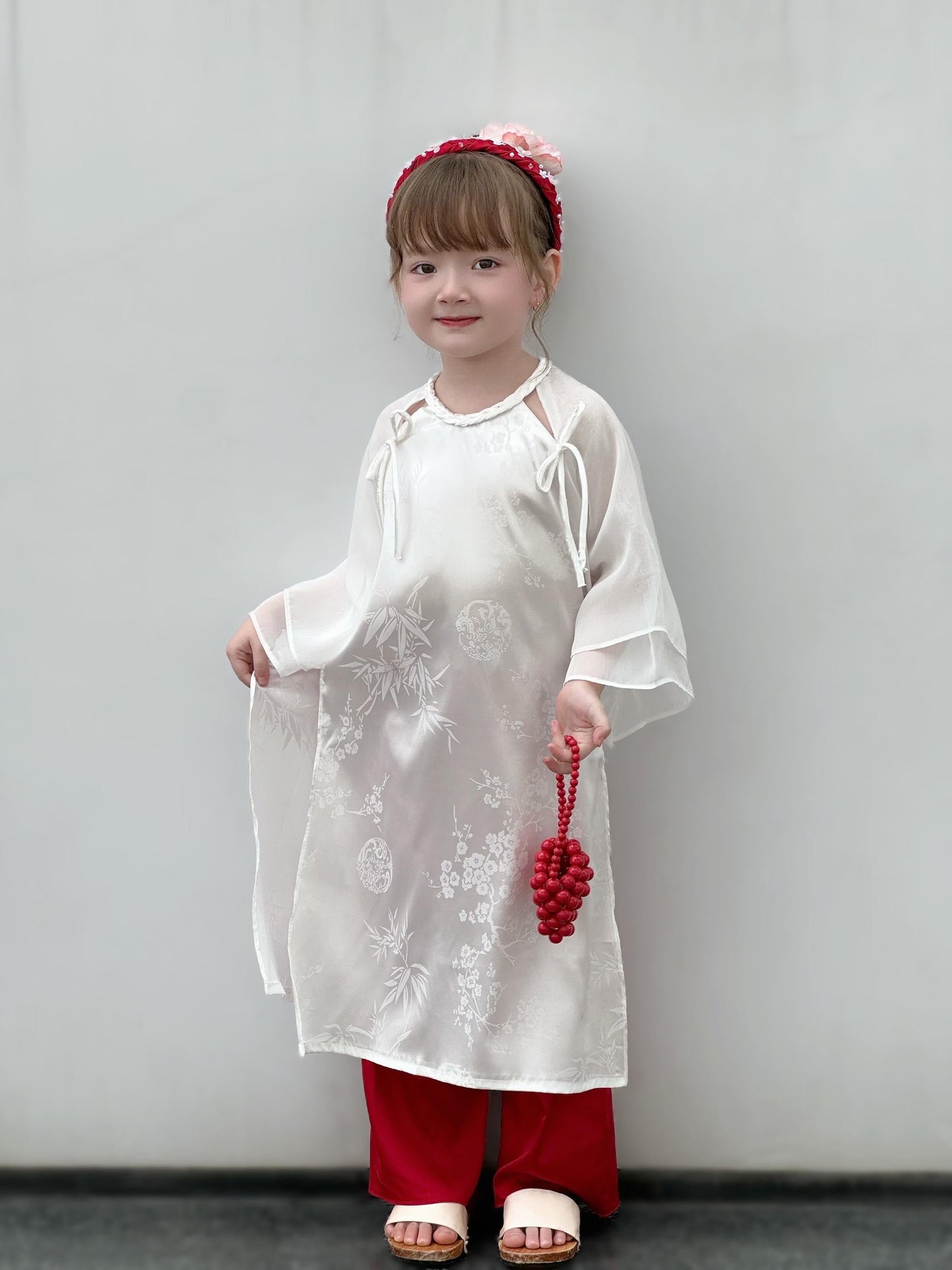 Vietnamese áo dài and headband for girls- Ao dai truyen thong