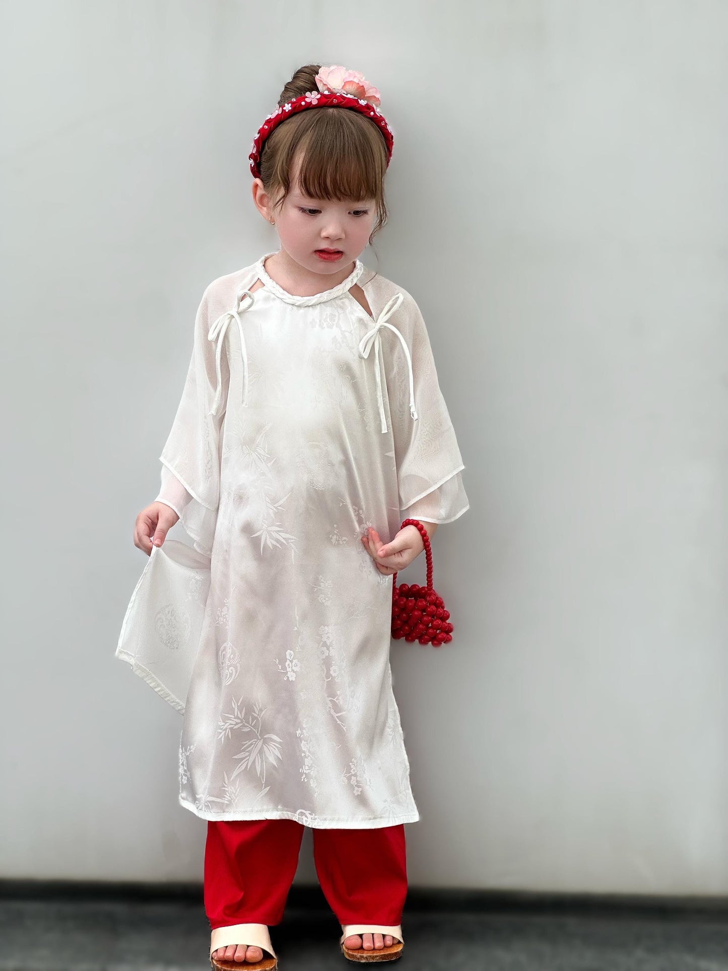 Vietnamese áo dài and headband for girls- Ao dai truyen thong