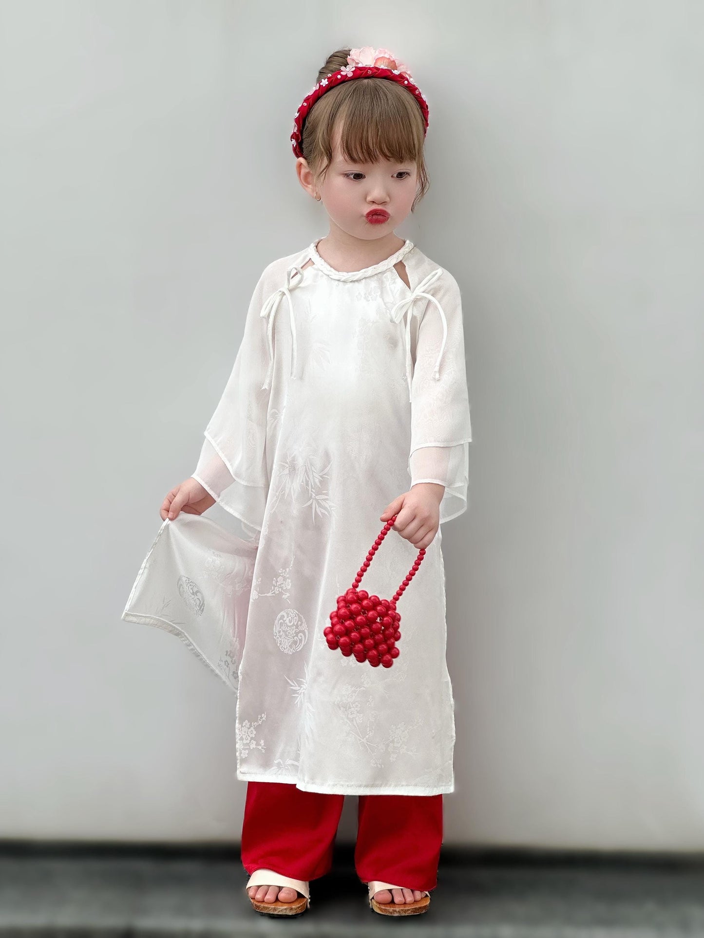 Vietnamese áo dài and headband for girls- Ao dai truyen thong