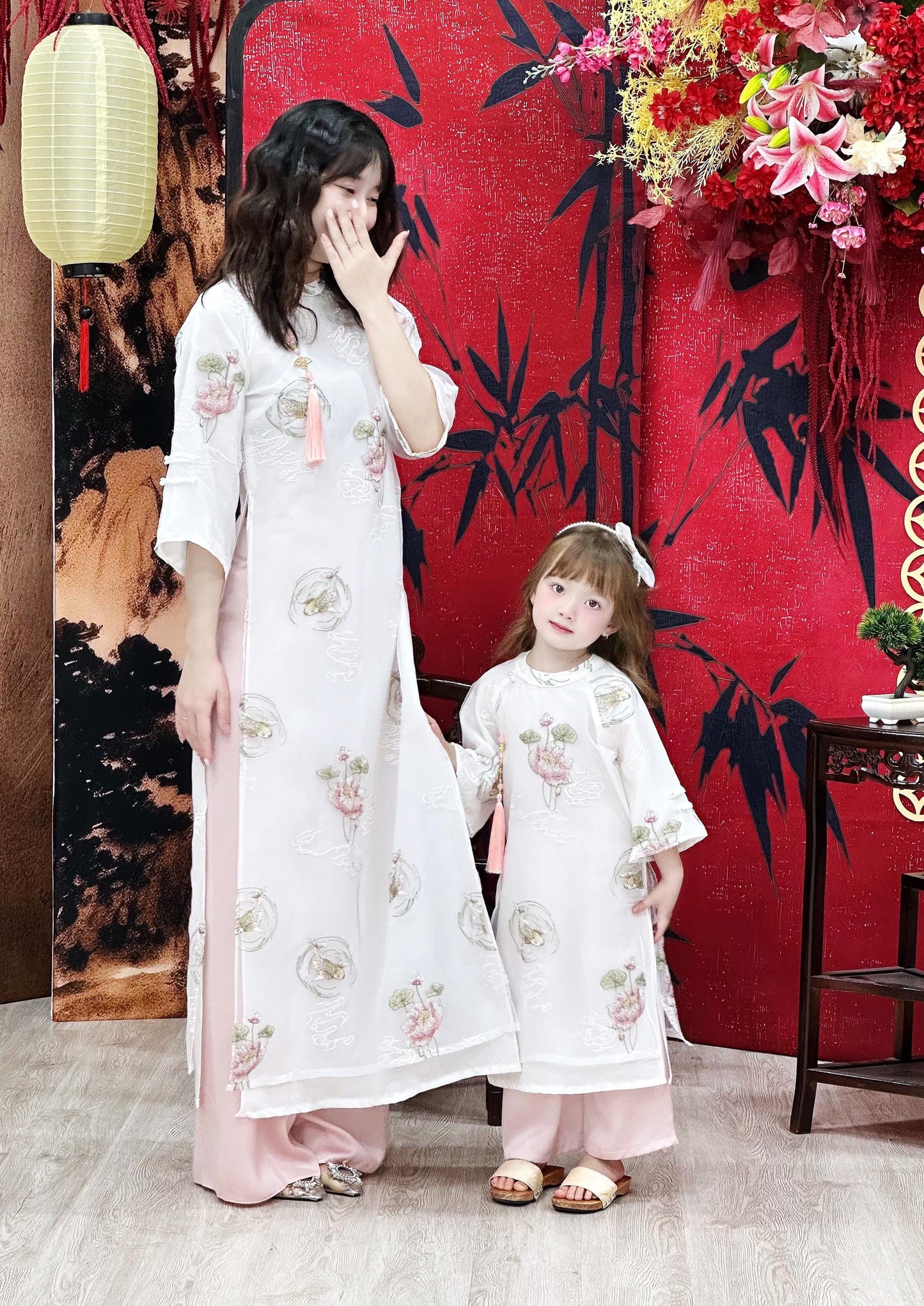 Women and kid matching áo dài- Ao dai cach tan