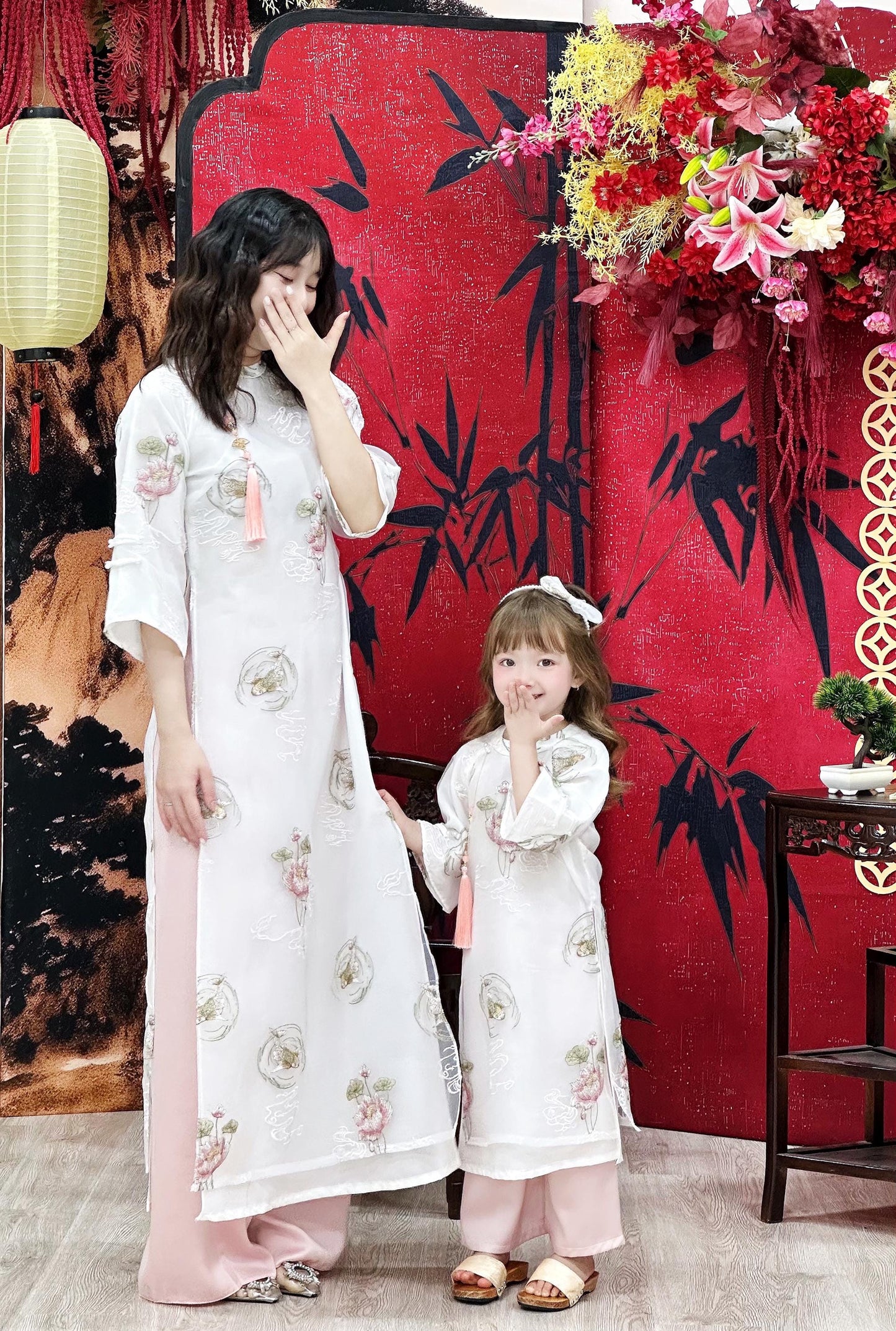 Women and kid matching áo dài- Ao dai cach tan