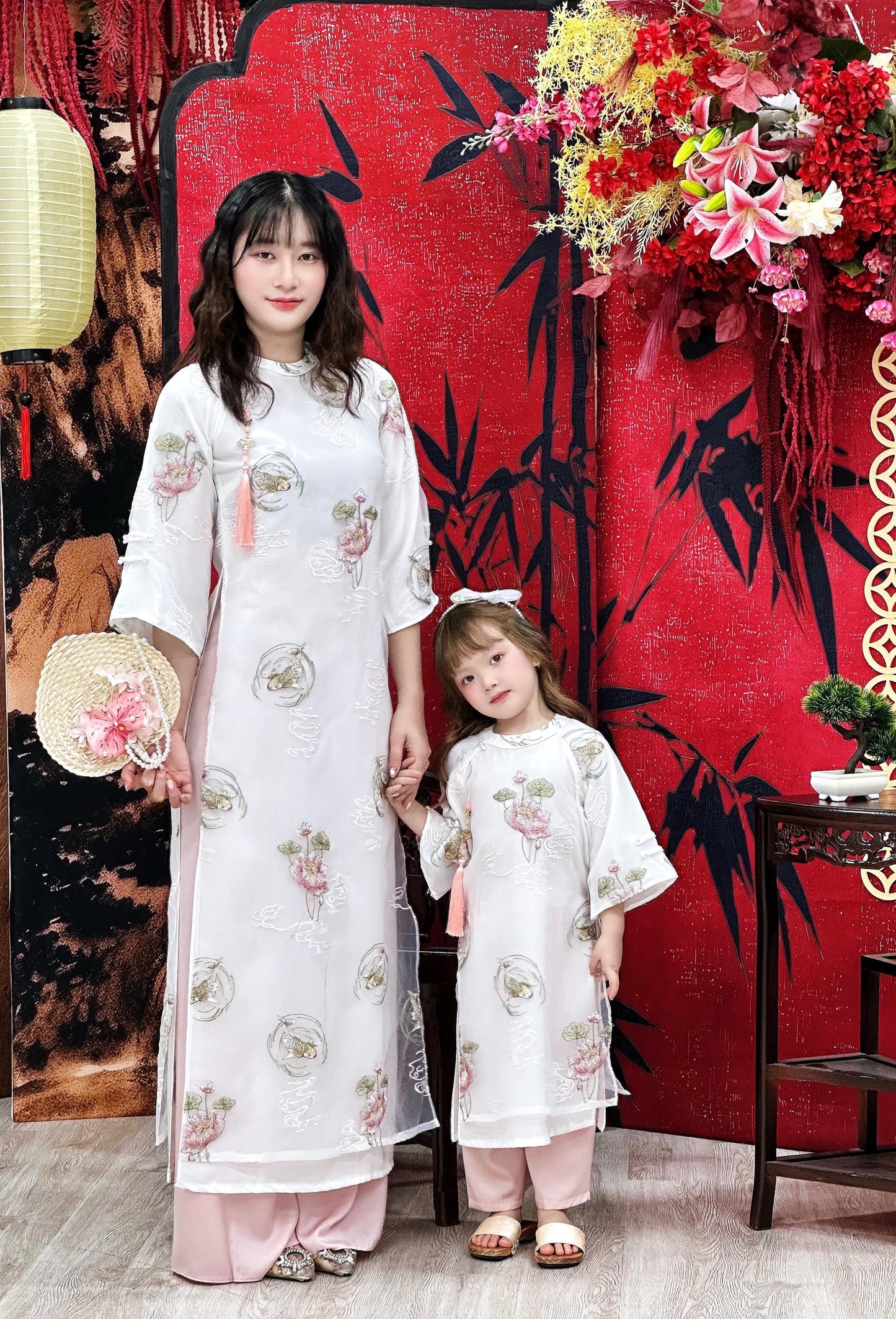 Women and kid matching áo dài- Ao dai cach tan